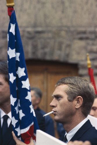 Steve McQueen, Erfurt, RDA,1964 (© François Gragnon / Paris Match / LA Galerie de l’Instant)