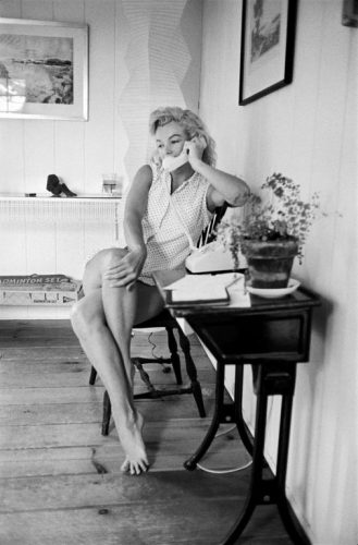 Marilyn Monroe, Connecticut, Mai 1957, Sam SHAW (©Sam SHAW, courtesy Galerie de l’Instant, Paris)