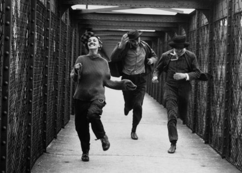 Jules et Jim - François Truffaut -1961 - Jeanne Moreau, Henri Serre, Oskar Werner - Charenton-le-Pont - Paris (©RAYMOND CAUCHETIER/ LA GALERIE DE L’INSTANT) 28 ICÔNES - LA GALERIE DE L’INSTANT - NOIRMOUTIER EN L’ILE - 16 JUIN AU 15 SEPTEMBRE 2018 Lola - Jacques Demy -1960 Anouk Aimée Nantes (©