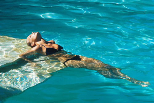 Pendant le tournage de La Piscine de Jacques Deray, 1968 (©PHILIPPE LE TELLIER/PARIS MATCH/LA GALERIE DE L’INSTANT