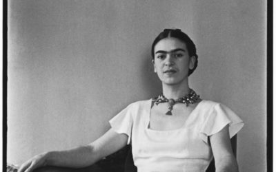 Frida at the Barbizon Plaza Hotel, NYC, 1933 (©LUCIENNE BLOCH, COURTESY GALERIE DE L’INSTANT, PARIS)