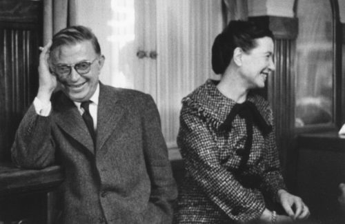 JEAN-PAUL SARTRE ET SIMONE DE BEAUVOIR, PARIS, 1959 (©GEORGES PIERRE, COURTESY LA GALERIE DE L’INSTANT, PARIS)