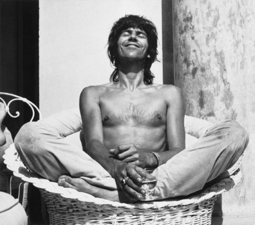 Keith Richards, Villa Nellcote, Villefranche sur Mer, 1971 (©DOMINIQUE TARLÉ/ LA GALERIE DE L’INSTANT)