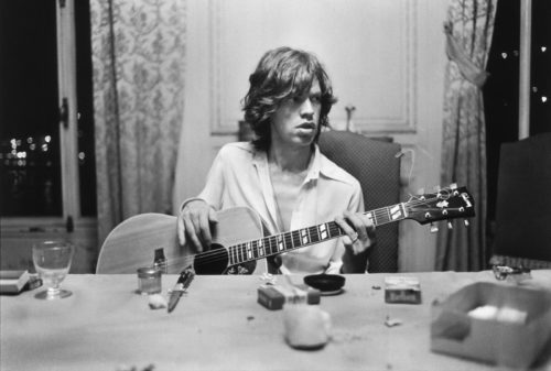 Mick Jagger, Villa Nellcote, Villefranche sur Mer, 1971 (©DOMINIQUE TARLÉ/ LA GALERIE DE L’INSTANT)