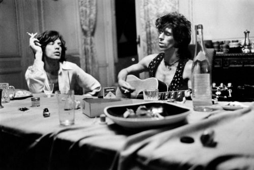Mick Jagger & Keith Richards, Villa Nellcote, Villefranche sur Mer, 1971 (©DOMINIQUE TARLÉ/ LA GALERIE DE L’INSTANT)
