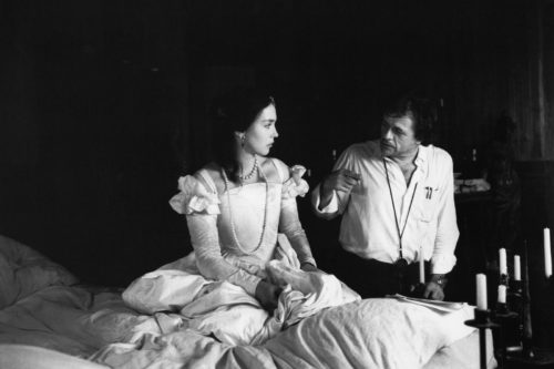Isabelle Adjani et Patrice Chéreau sur le tournage de La Reine Margot, 1994 (©LUC ROUX/GETTY - LA GALERIE DE L’INSTANT)