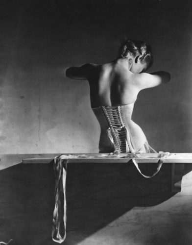 HORST P HORST Corset, Paris, 1939 (©HORST P HORST - LA GALERIE DE L’INSTANT)