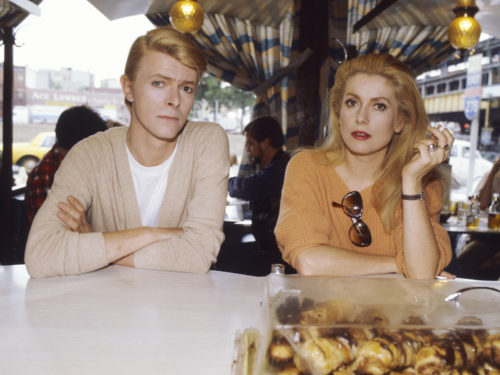 JEAN-CLAUDE DEUTSCH avec David Bowie sur le tournage de «Les prédateurs» de Tony Scott, 1982