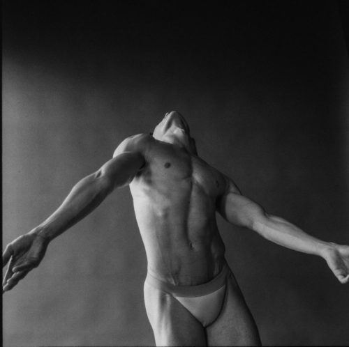 AVA PELLOR Jacob Larsen, Martha Graham Company, East Village, New York, 2023 (©AVA PELLOR - LA GALERIE DE L’INSTANT)