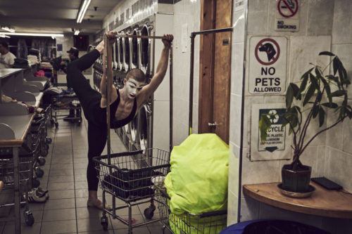 MATTHEW BROOKES Joaquin Ruiz, clown New York, 2024 (©MATTHEW BROOKES - LA GALERIE DE L’INSTANT)