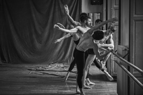 MATTHEW BROOKES Hugo Marchand, Daniel Strokes, Axel Ibot, Yvon Demol, Antoine Kirscher, Germain Louvet, Paris, 2024 (©MATTHEW BROOKES - LA GALERIE DE L’INSTANT)