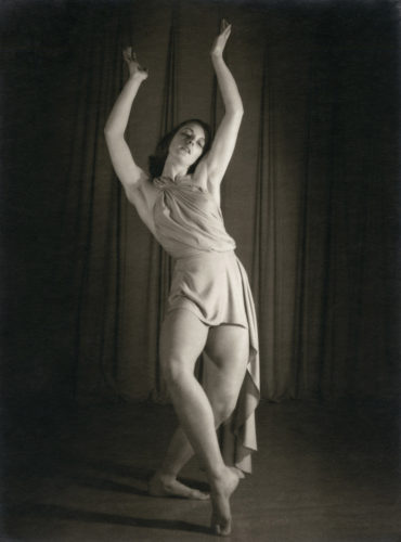 ROBERT DOISNEAU Marie-Edith Cornelius, La Mer, 1950 (ROBERT DOISNEAU ©LA GALERIE DE L’INSTANT)
